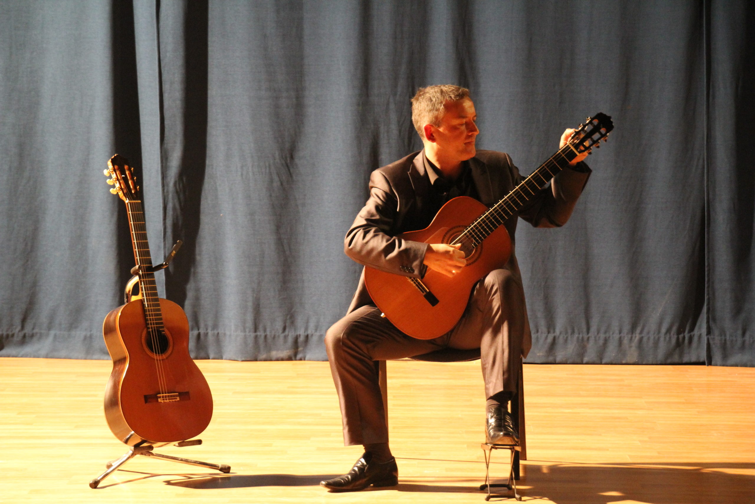 GUITARRISTA GARY RYAN EN CONCIERTO