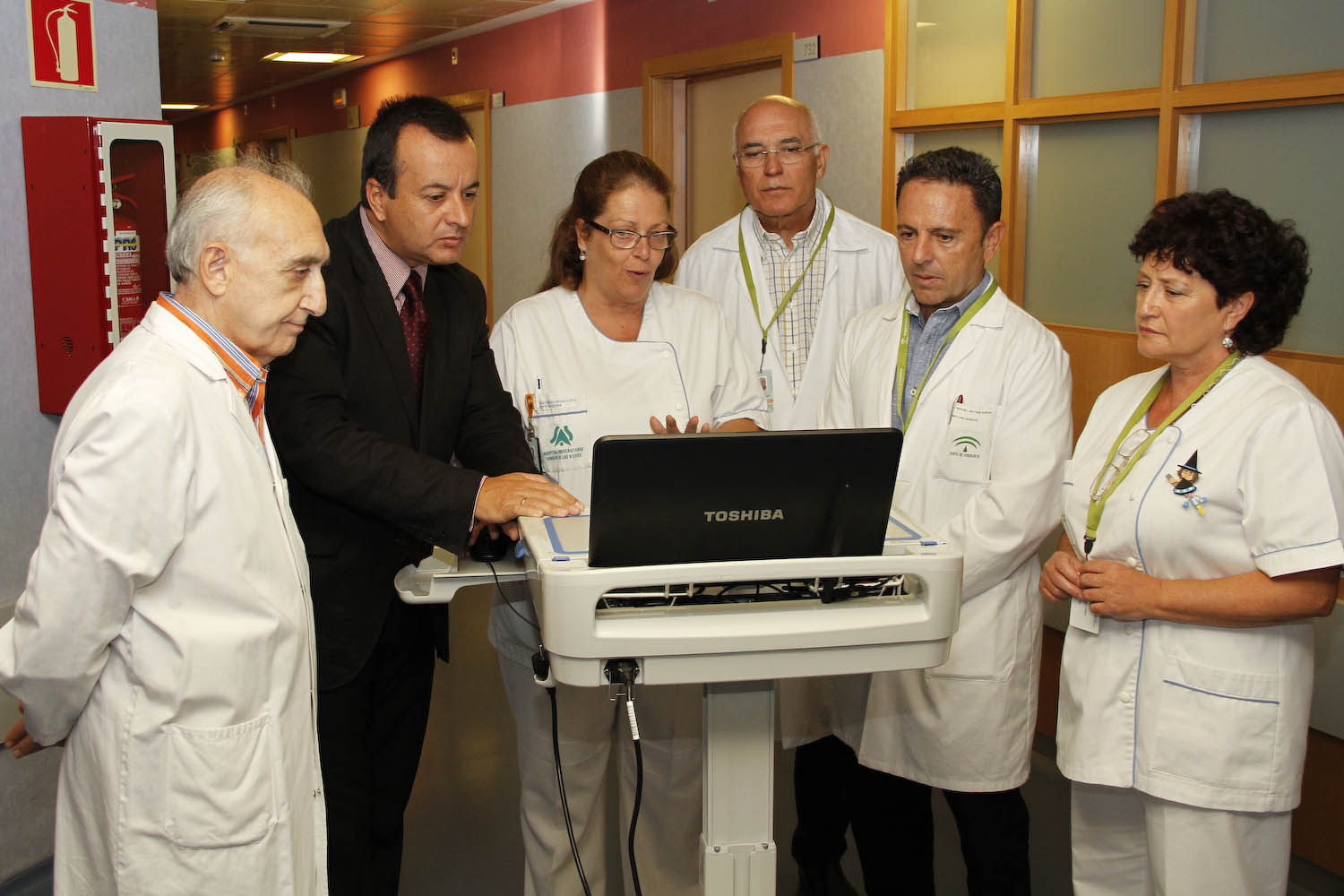 Higinio Almagro presenta nuevo equipamiento Hospital Virgen de las Nieves 02