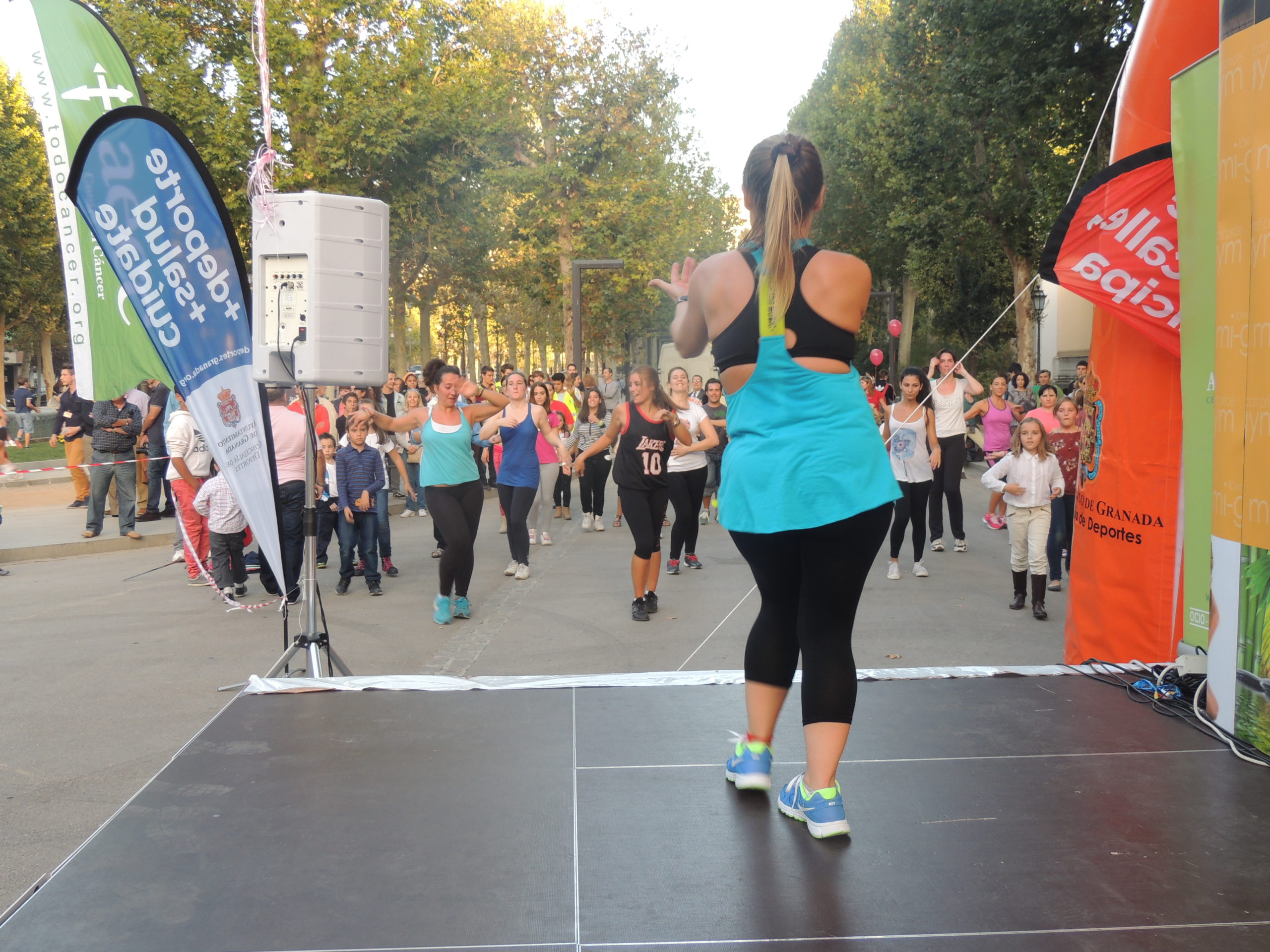 LA NOCHE EN BLANCO Zumba 1