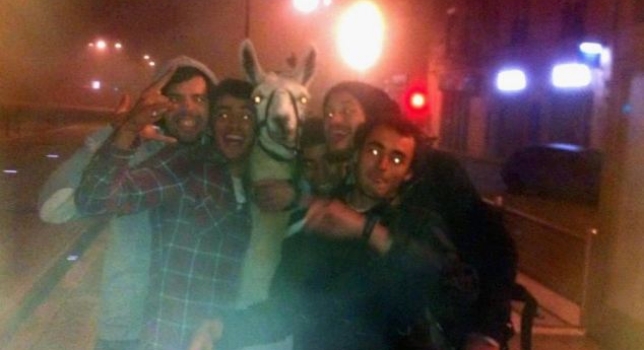 Llama 'Serge' estudiantes franceses