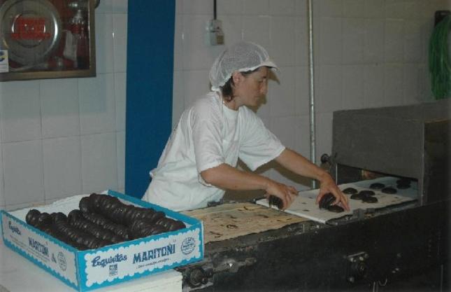 Mujer Trabajando En La Fábrica De Maritoñi