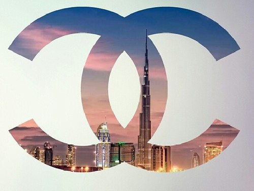 chanel-foto-del-simbolo-con-dubai-detras