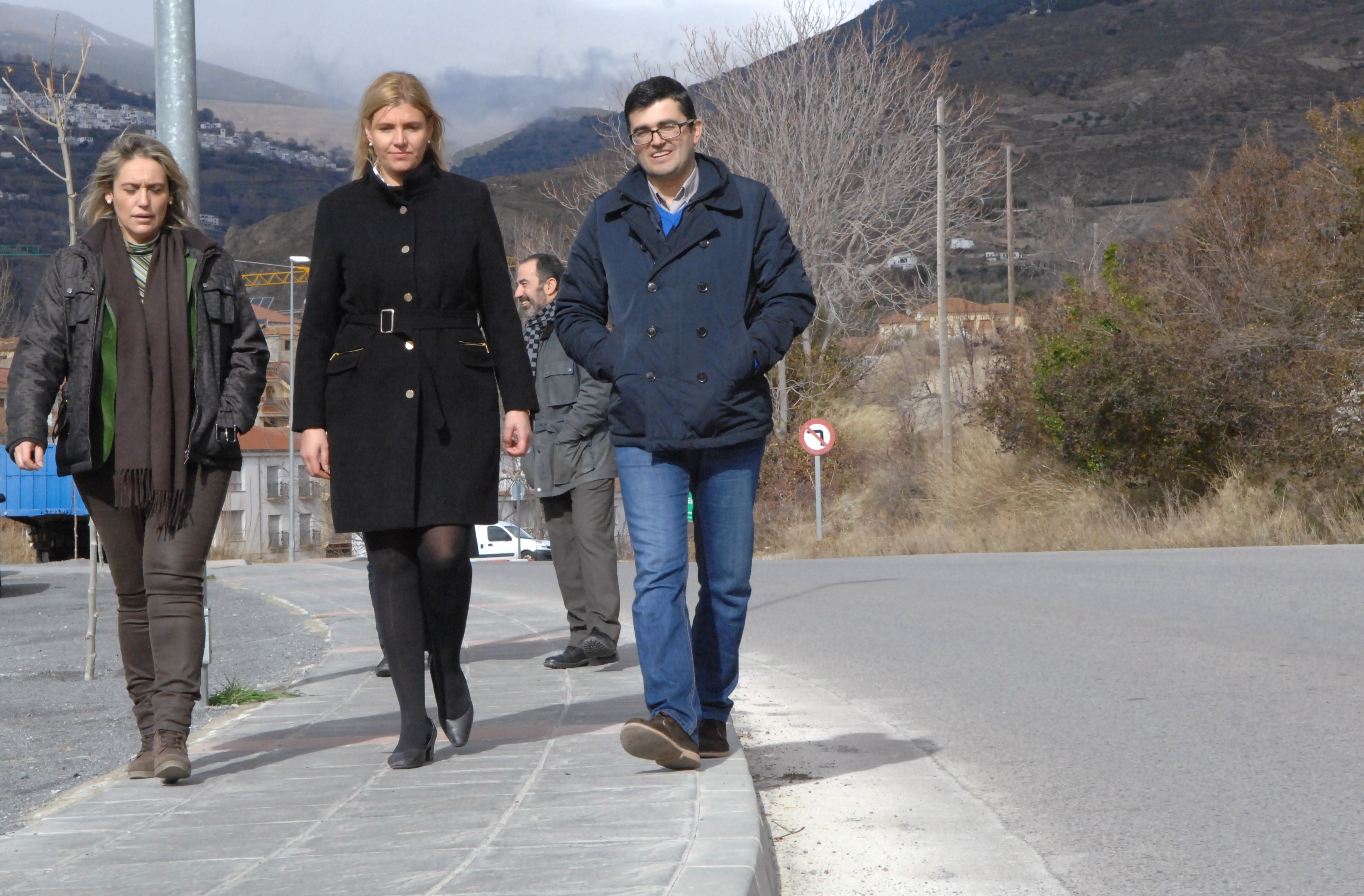 nueva acera junto a la carretera de cadiar