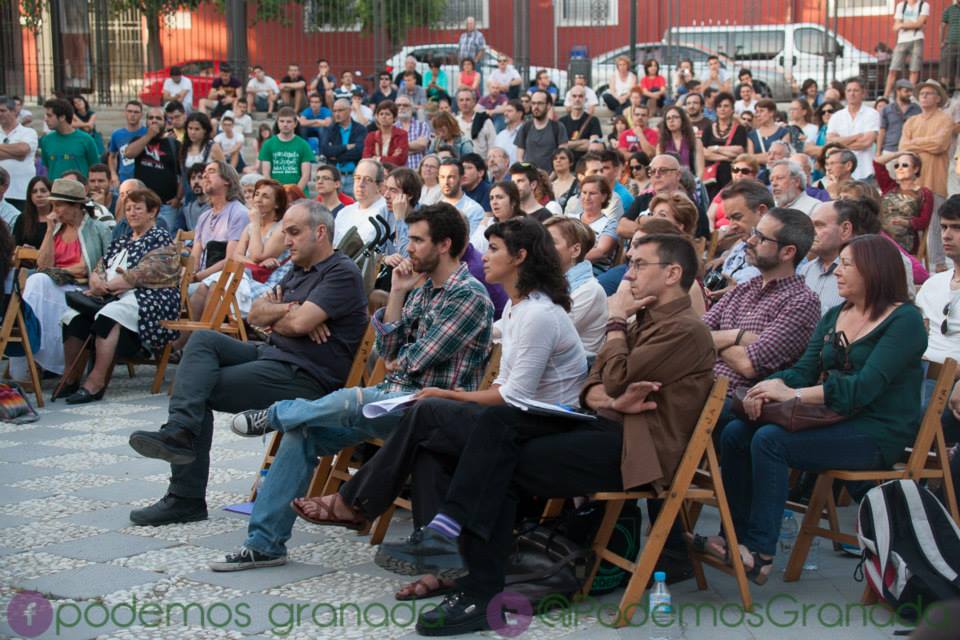 asamblea podemos en la plaza de la libertad