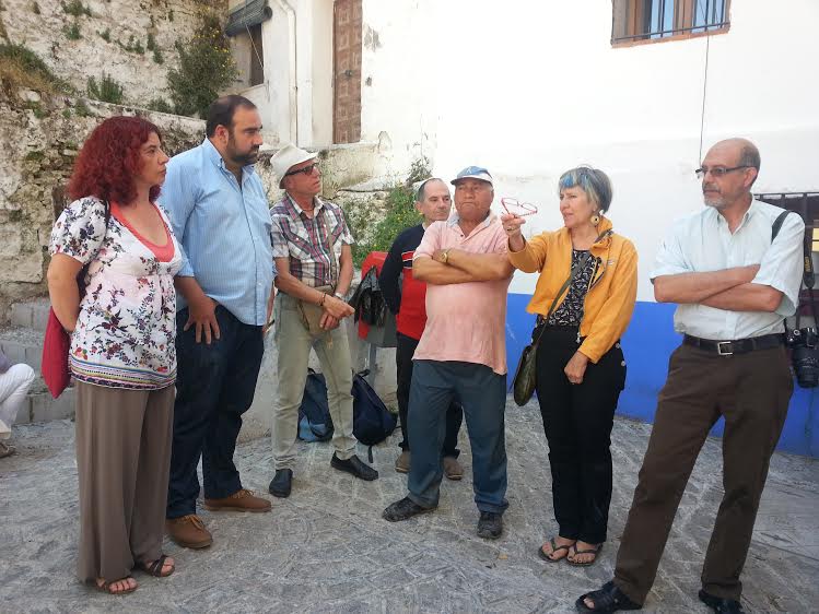 Los Concejales de IU escuchando a los vecinos del barrio de la Churra