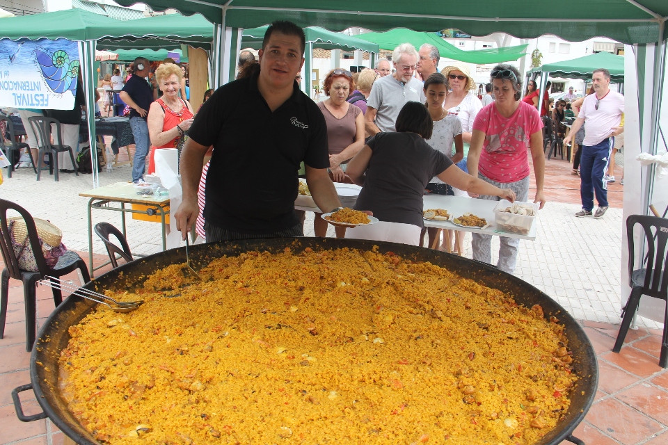 DANIEL PREPARO UNA GRAN PAELLA PARA TODOS LOS ASISTENTES Y PARTICIPANTES FESTIVAL DEL MAR EN LA HERRADURA 14