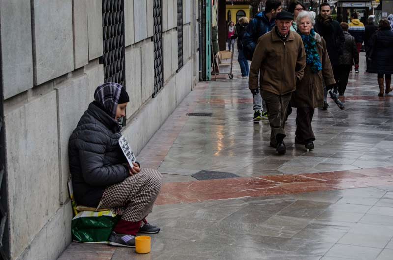 Gente-pidiendo