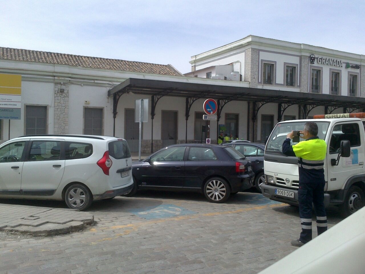 GRUISTAS MULTANDOEL JUEVES A LOS PASAJEROS DE RENFE