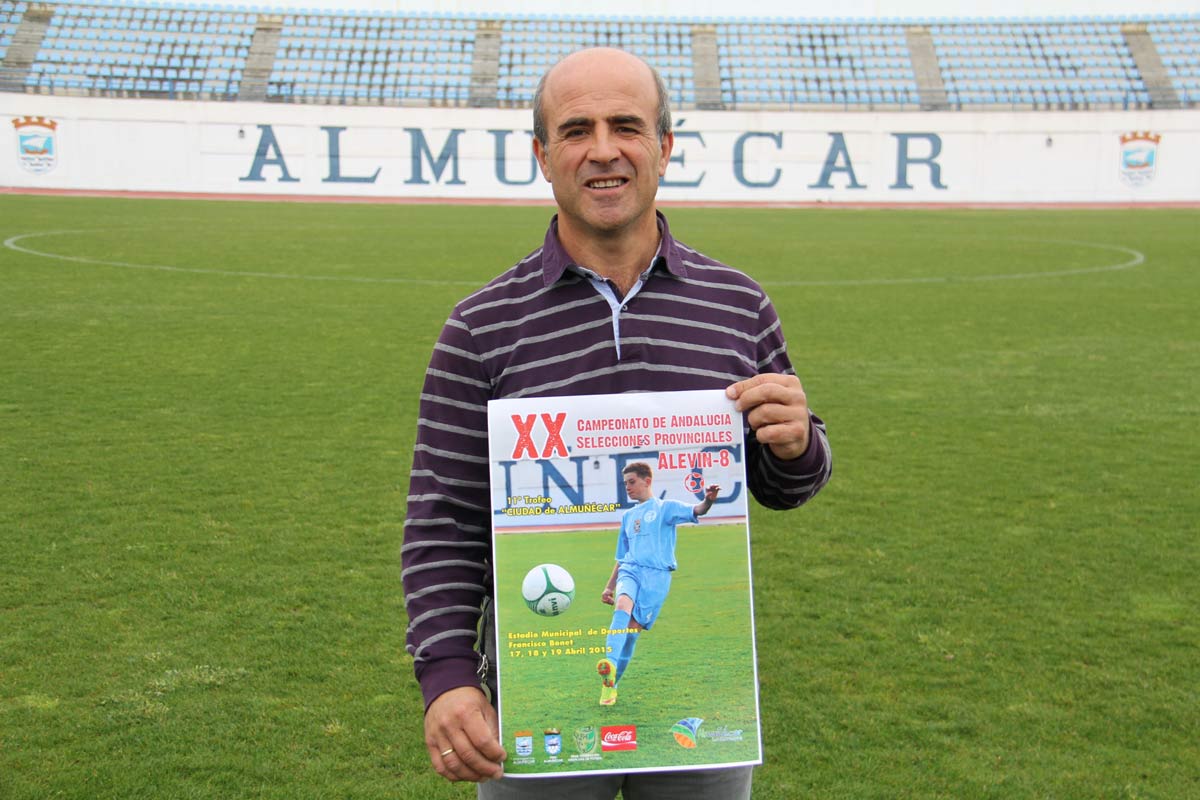 LUIS-ARAGON-PRESENTA-EL-CARTEL-OFICIAL-DEL-TORNEO-CON-LA-IMAGEN-DEL-JUGADOR-SEXITANO-15-