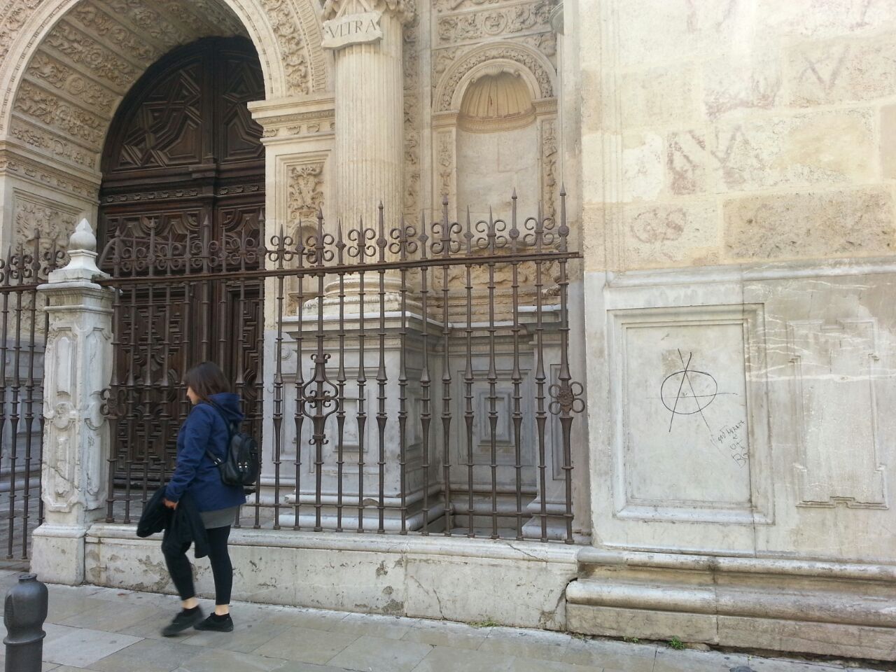 Puerta del Perdon pintada catedral de Granada 2