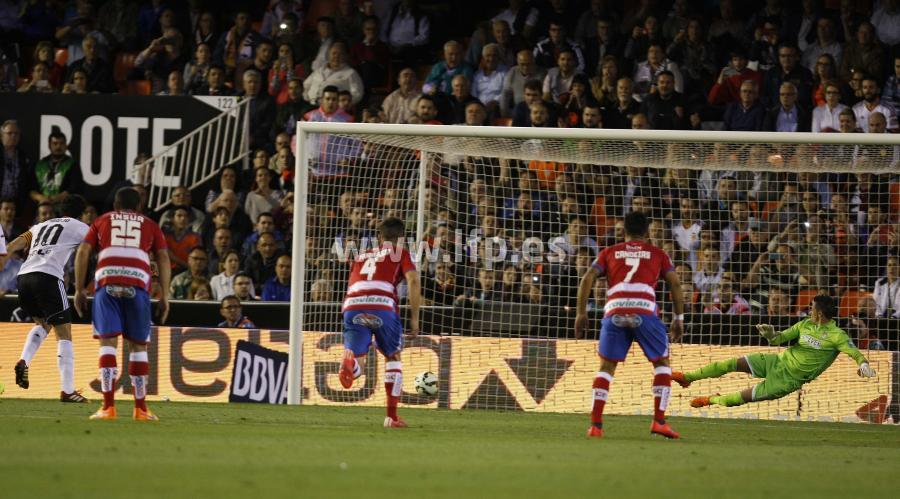 valencia-cf-granada-cf-penalti-roberto