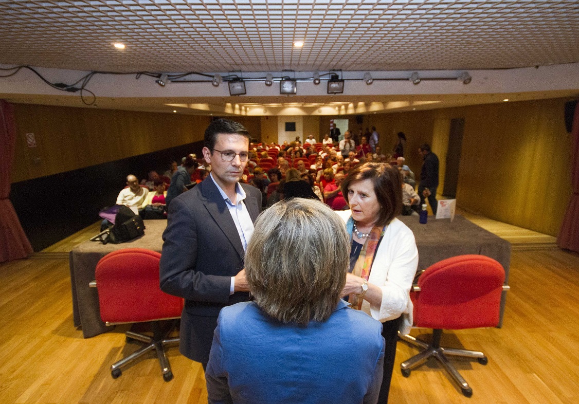Cuenca en la reunión con colectivos relacionados con los servicios sociales