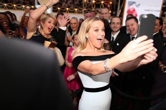 reese-witherspoon-selfie