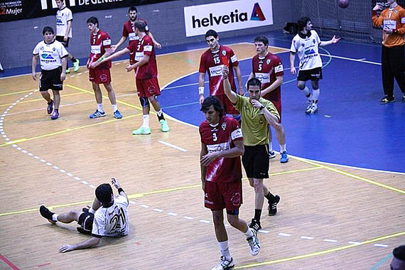 Alberto Murillo, durante un partido balonmano