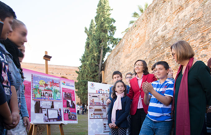 Visita-Alhambra-Rosa-Aguilar-Adelaida-De-La-Calle-Alumnos-GetlyArce