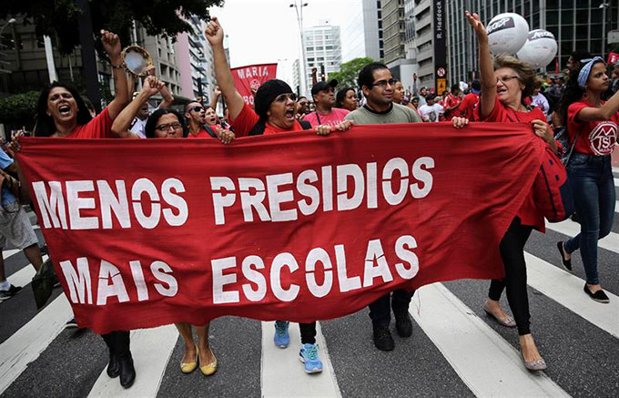 Manifestacion-pro-escuelas-sao-pablo-ep