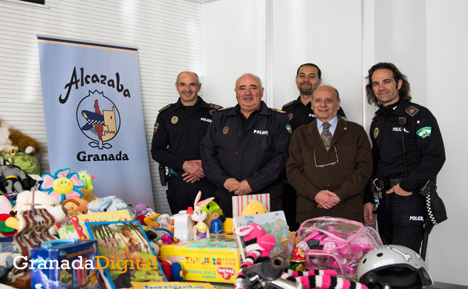 PoliciaLocal-alcazaba-juguetes-caritas