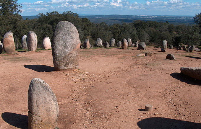 Cromlech-de-los-Almendros-Portugal-Neolitico-Wikimedia