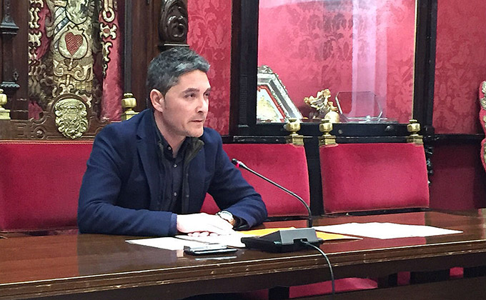 El concejal Manuel Olivares durante la rueda de prensa sobre el Observatorio de la Movilidad