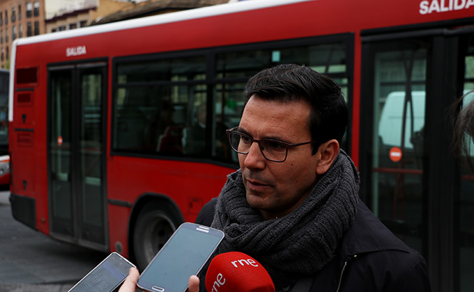 Paco Cuenca protesta autobuses 1