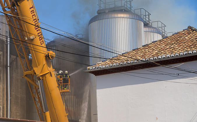 Incendio Cervezas alhambra bomberos-1