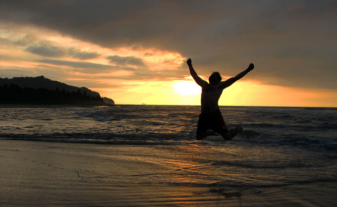 felicidad-playa-puesta-de-sol