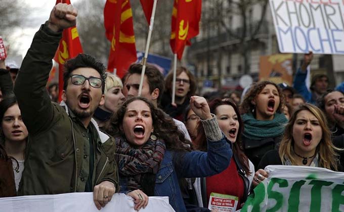 Francia vive hoy paros en el transporte y huelgas contra la refo