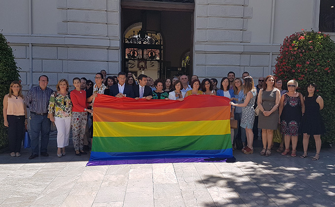 repulsa ayuntamiento atentado orlando gay mofobia homosexual