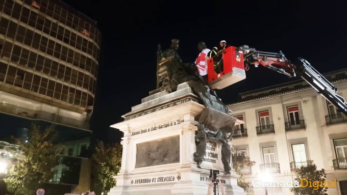 El-Granada-CF-viste-la-ciudad-de-rojiblanco