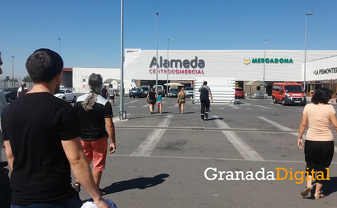 Gente volviendo al Alameda