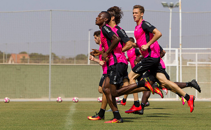 uche-pawel-grupo-correr-entrenamiento-granadacf