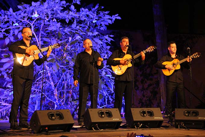 AMARANTO DURANTE CONCIERTO EN ALMUÑECAR 16