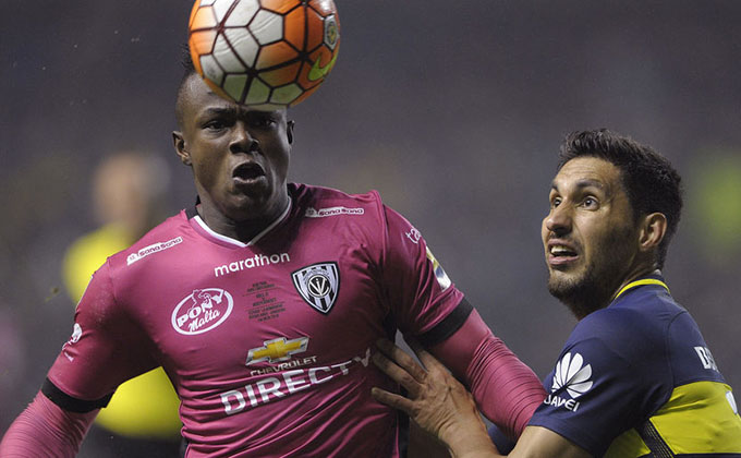 Ecuador's Independiente del Valle forward Jose Enrique Angulo (L) and Argentina's Boca Juniors defender Juan Insaurralde eye the ball during the Copa Libertadores 2016 second leg semifinal football match at La Bombonera stadium in Buenos Aires, Argentina, on July 14, 2016. Ecuador's Independiente del Valle won by 3-2. / AFP / ALEJANDRO PAGNI (Photo credit should read ALEJANDRO PAGNI/AFP/Getty Images)