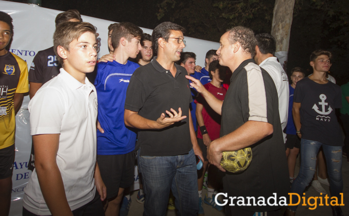 Paco Cuenca visita la actividades alternativas al botellodromo-8603