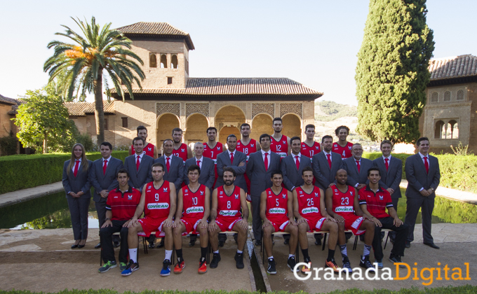 presentacion de la nueva equipacion del Fundacion CB Granada en la Alhambra de Granada