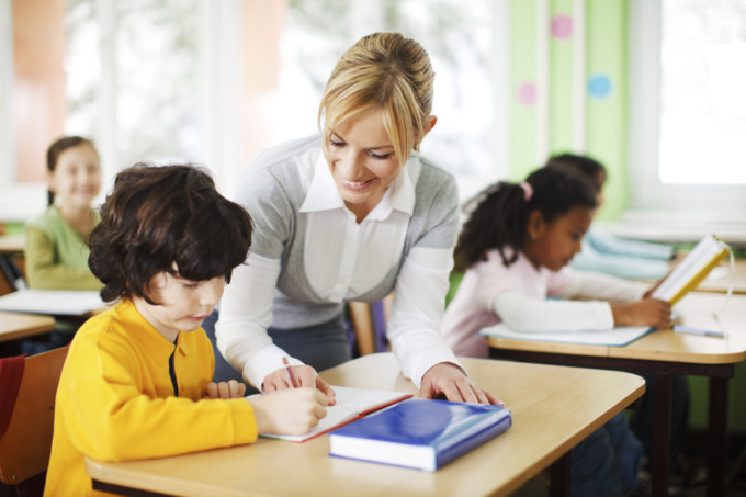 profesora-centro-educativo-academico