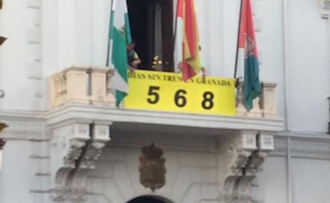 cartel-balcon-tren-ayuntamiento