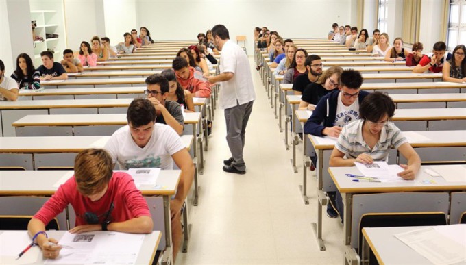 examen clases-instituto-universidad-aulas