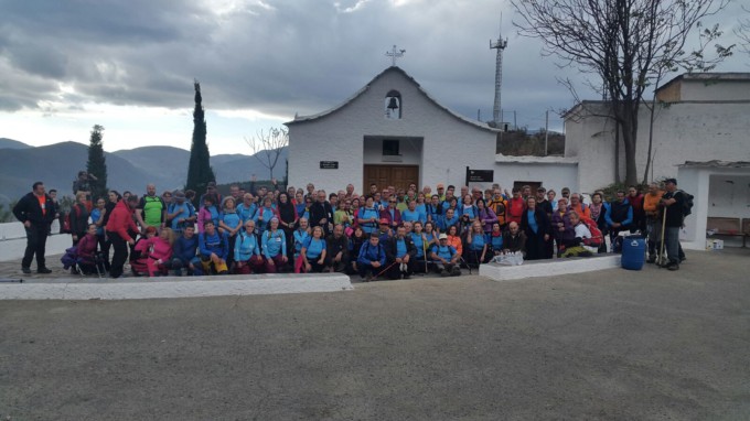 foto-de-familia-en-mitad-de-la-marcha