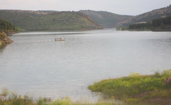 embalse-lago-agua-pantano