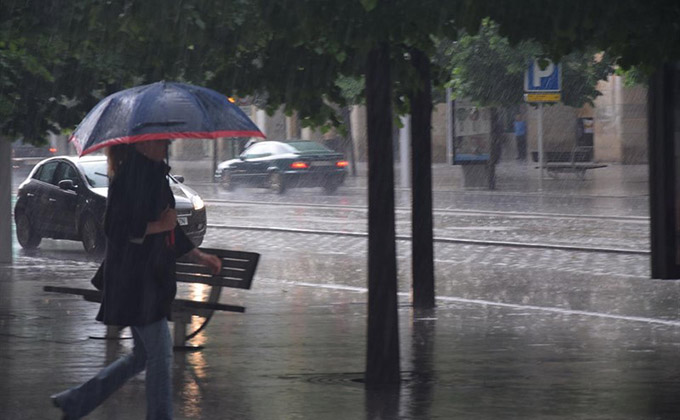 lluvia-invierno-frio-paraguas