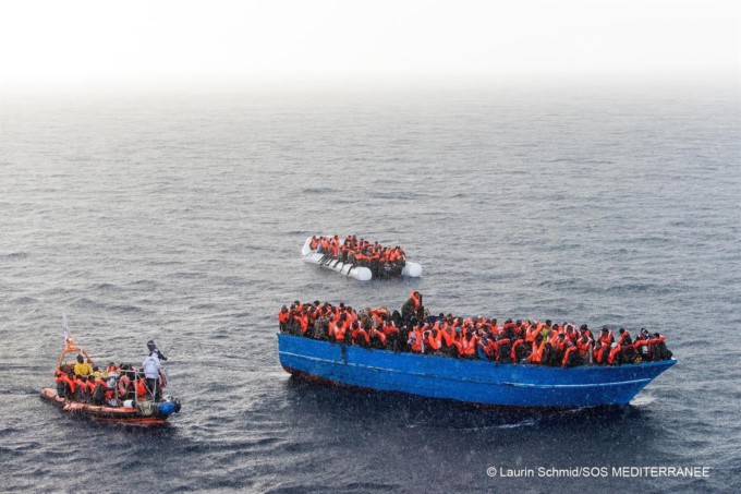 Llegan al puerto de Motril las 33 personas rescatadas de una patera en llamas al norte de Marruecos