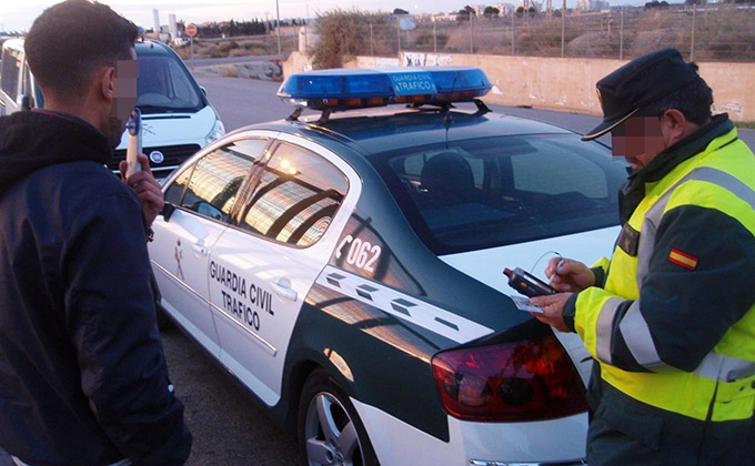 trafico-guardia-civil-prueba-alcohol