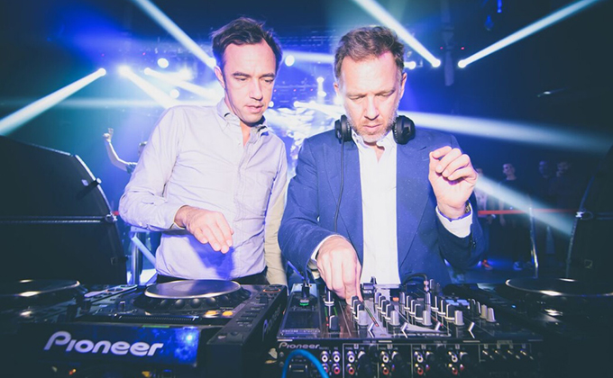 2ManyDjs