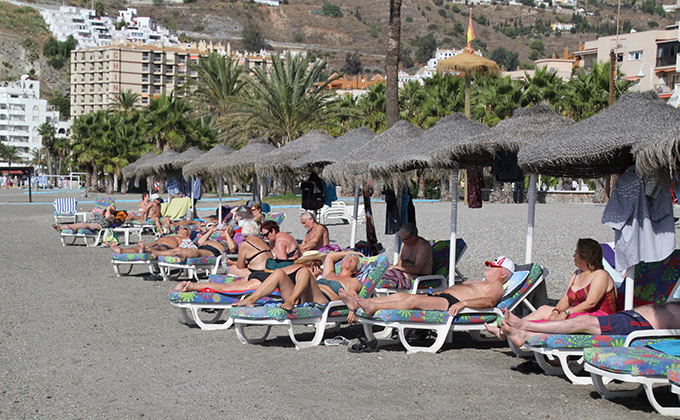 turistas-toman-sol-playa-san-cristobal-13-1