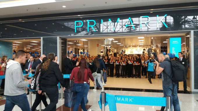 primeros-clientes-granada-primark-nevada