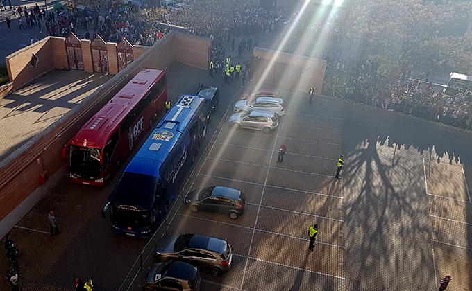 Llegada autobus barcelona carmenes granada cf