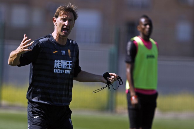 Tony-Adams-entrenamiento-granada