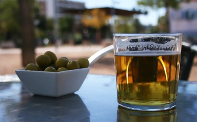 cerveza-aceitunas-tapa-terraza-buen-tiempo