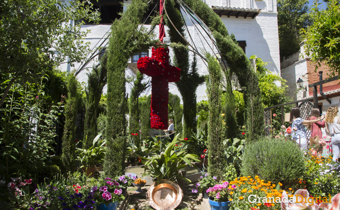 La Cofradía Hermanos de la Lanzada consigue el primer premio en la categoría de 'Patios' | Foto: Asun Rodríguez